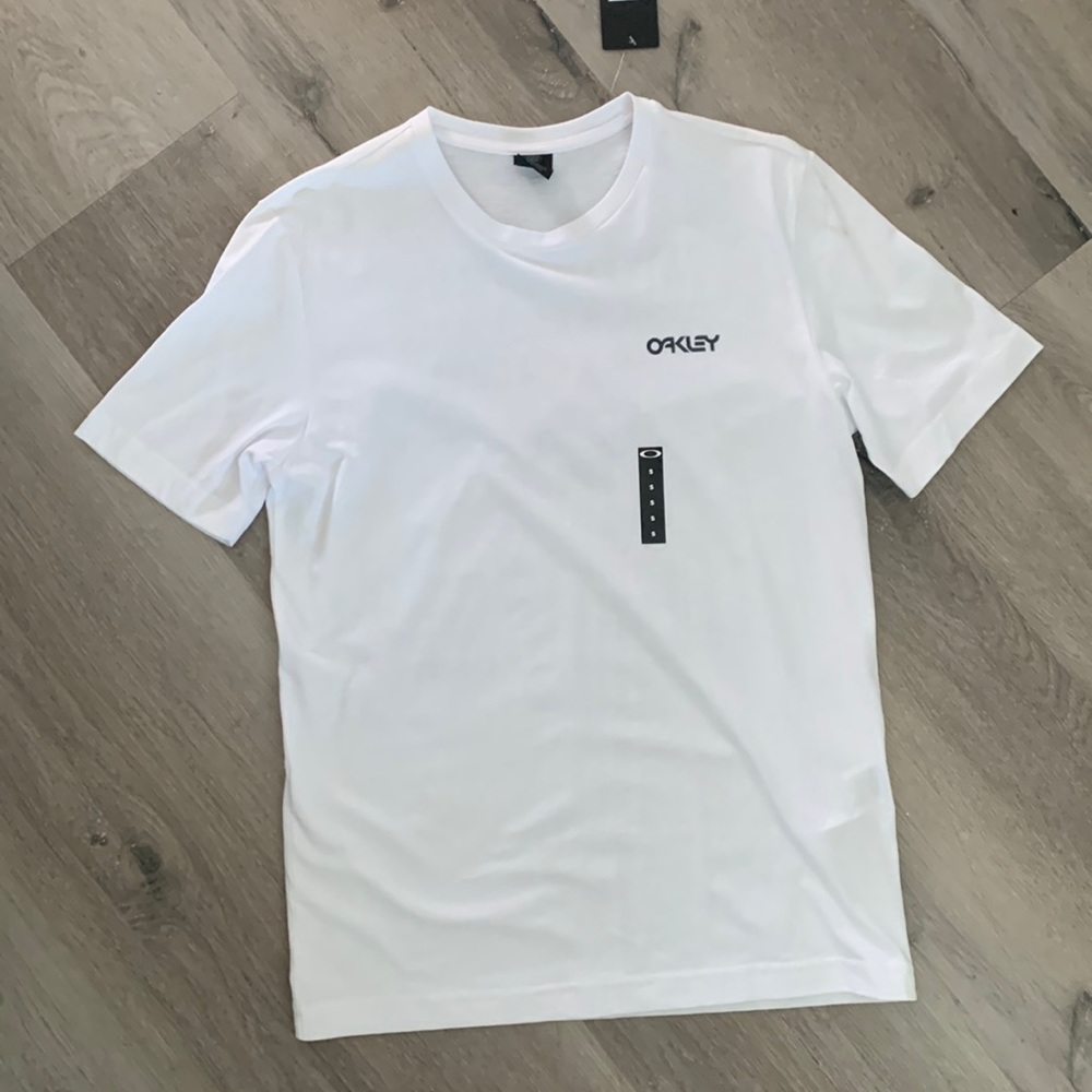 Oakley tshirt